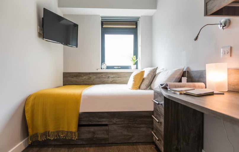 Silver Ensuite, Queens Court, 15 Queens Walk, City Centre, Reading - Image 1