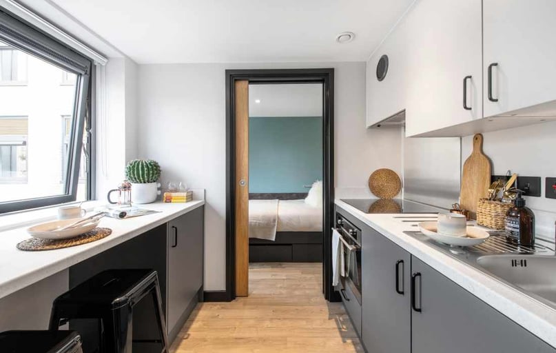 2 Bed Apartment, Luna, 301 St Albans Road, City Centre, Hatfield - Image 1