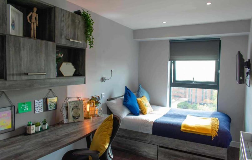 3 bed Penthouse, Queens Court, 15 Queens Walk, City Centre, Reading - Image 1