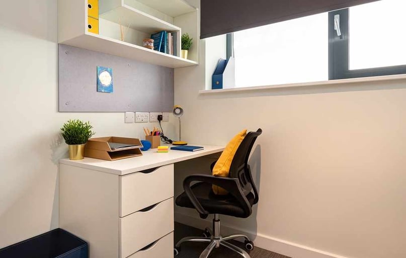 6 Bed Medium En-suite, Carrick View, 110 Kimberley Park Road, City Centre, Falmouth - Image 1