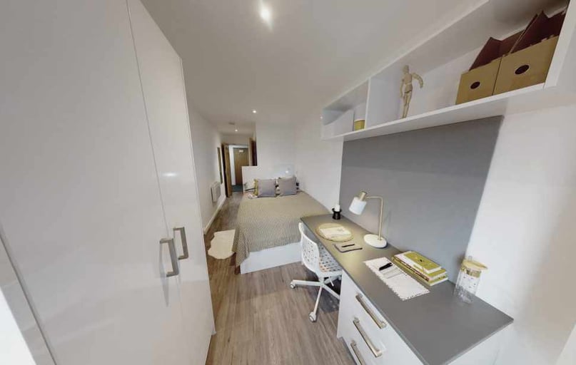 6 Bed Cluster En-suite Standard, The City Arcade, 108 Fore Street, City Centre, Exeter - Image 1