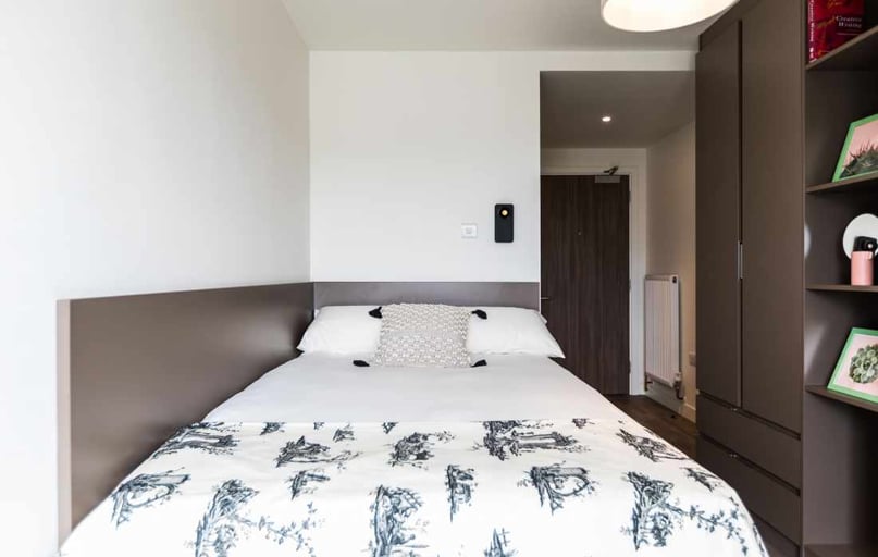 Platinum Ensuite, Arbury Court, 173 Kingston Road, New Malden, Kingston - Image 1