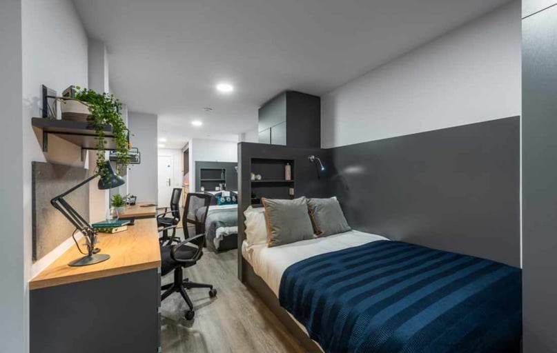 Twin Room, The Valentine, 27-37 Perth Road, Gants Hill, London - Image 1