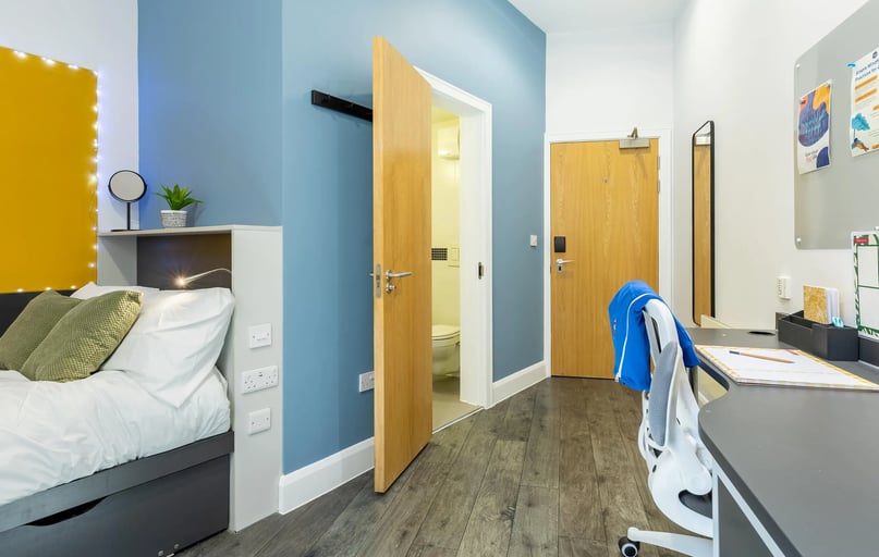 Standard En Suite, Depot Point, 15-27 Britannia Street, Camden, London - Image 1
