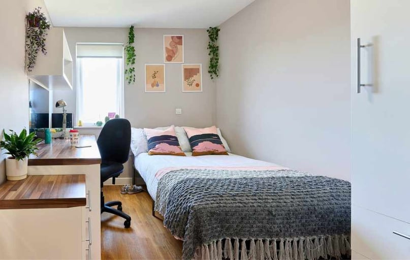 Flat Four Bedroom, The Mews, Glanville Road, Iffley, Oxford - Image 1