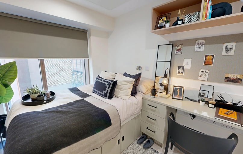 Deluxe Ensuite (Floors 20-29), Crown Place, 75 Lancaster Street, City Centre, Birmingham - Image 1