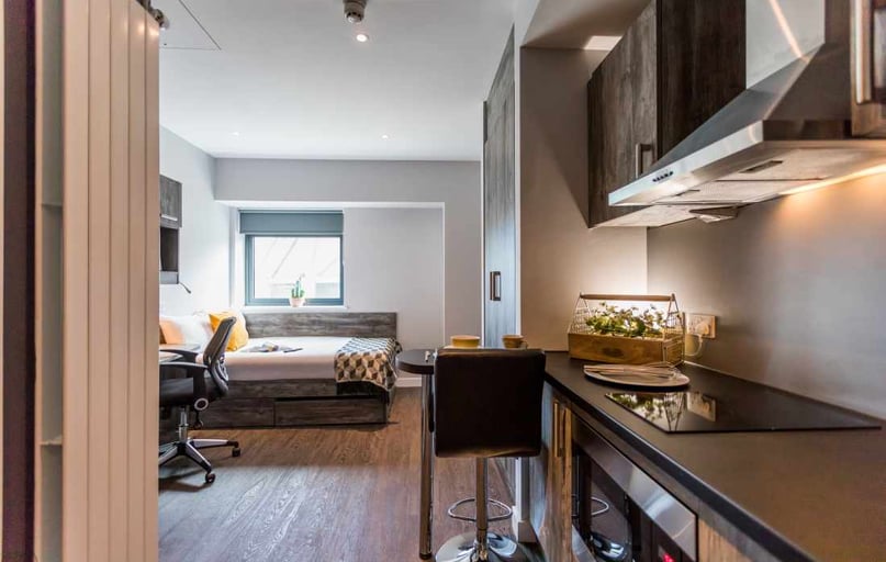 Silver Studio, Queens Court, 15 Queens Walk, City Centre, Reading - Image 1