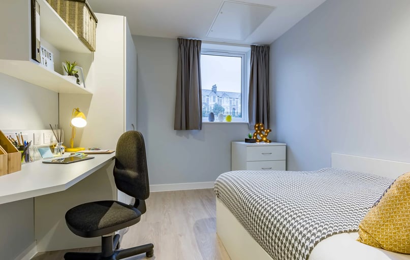 6 Bed Club En-suite, Mary Parker House, 17 Apsley Road, Mutley, Plymouth - Image 1