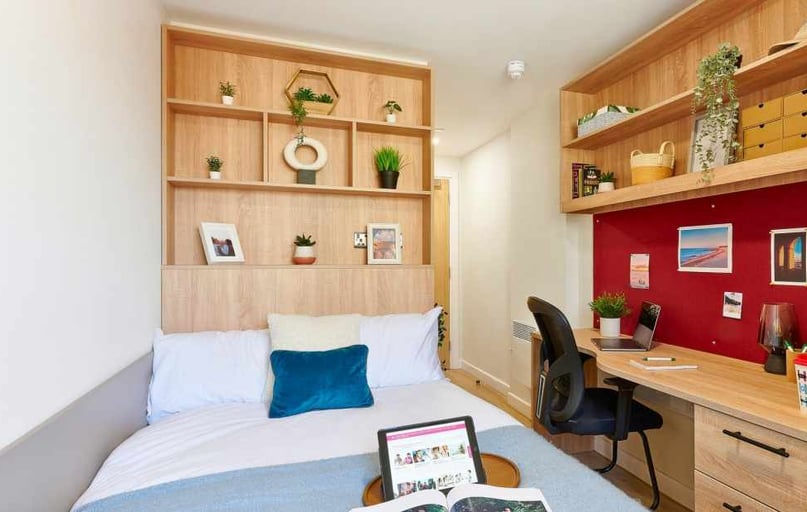 Gold Ensuite, 17a Christchurch Road, City Centre, Bournemouth - Image 1