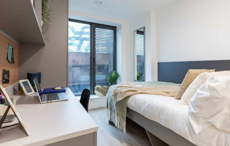 Ensuite Classic 5 Bed, Waterside, 58-62 Avon Street, City Centre, Bristol - Image 1