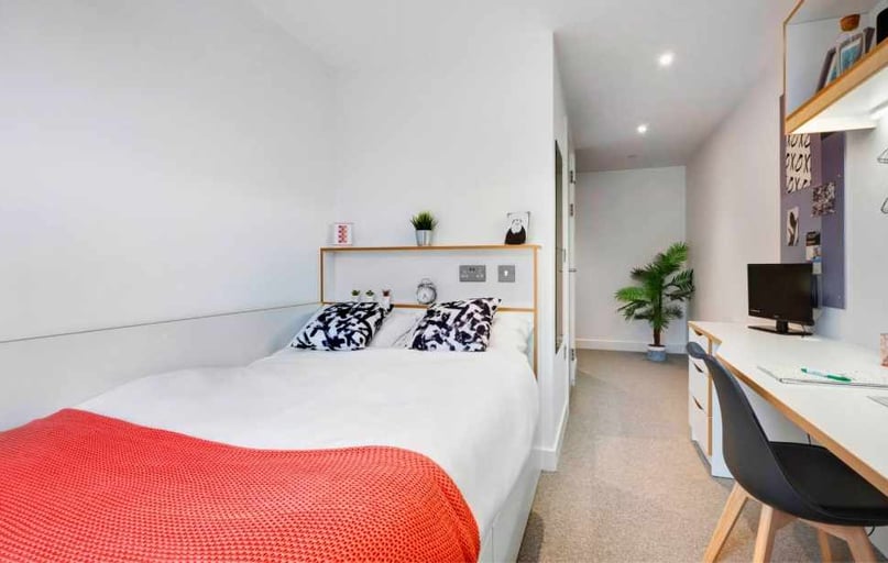 Ensuite Deluxe Plus, 27 Magdalen Street, New Town, Colchester - Image 1