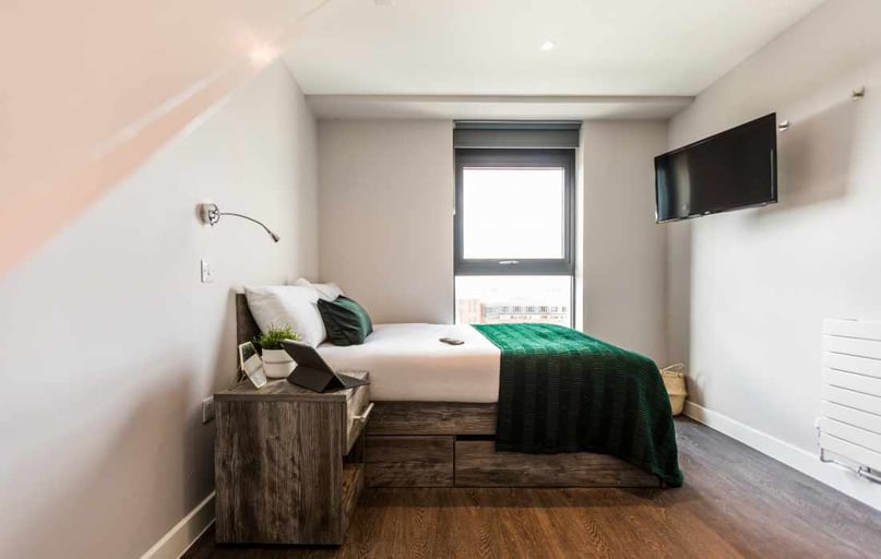 Bronze Ensuite, Queens Court, 15 Queens Walk, City Centre, Reading - Image 1