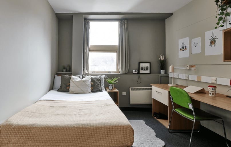 Classic En-suite, Northernhay House, Northernhay Place, Central, Exeter - Image 1