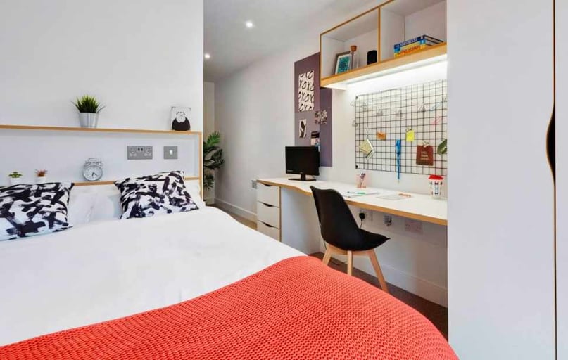 Ensuite Deluxe Plus, 27 Magdalen Street, New Town, Colchester - Image 1