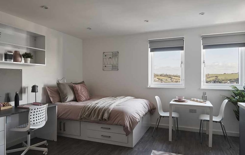 Superior Studio, The Quarry, Penwerris Lane, City Centre, Falmouth - Image 1