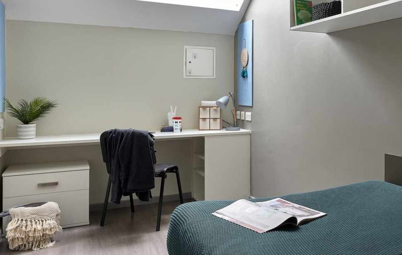 Penthouse Ensuite, Gosford Gate, 1 Far Gosford Street, Far Gosford, Coventry - Image 1