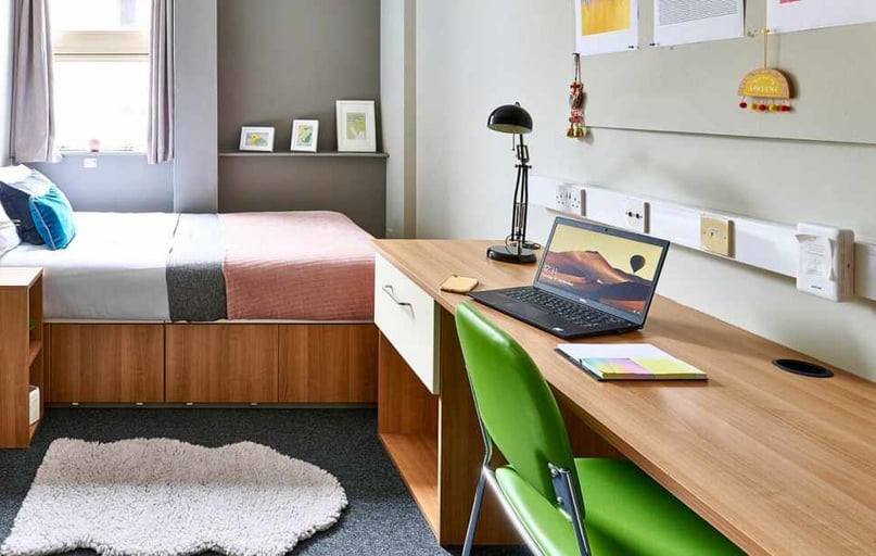 Studio Basic, Northernhay House, Northernhay Place, Central, Exeter - Image 1