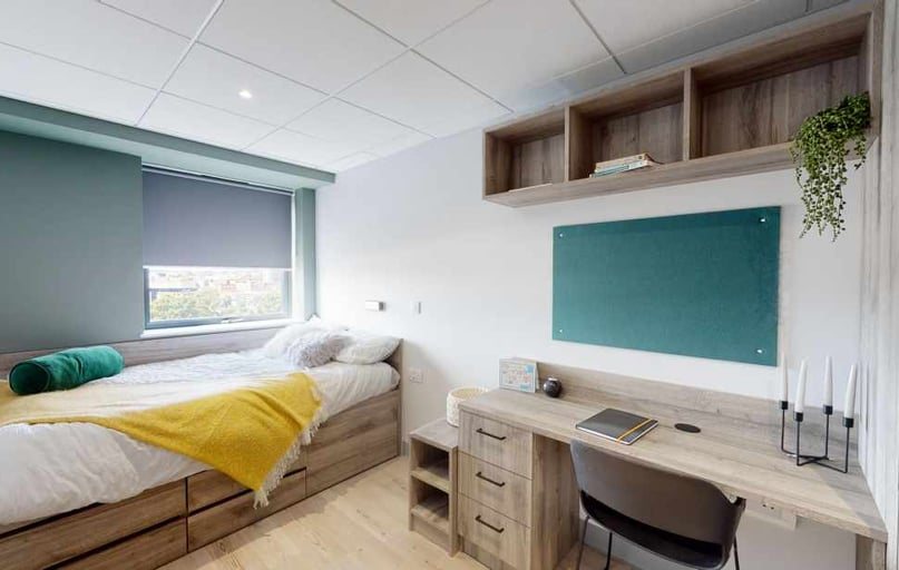 Large Studio, Crown Place, Trinity Quay, 2 Kings Road, Swansea - Image 1