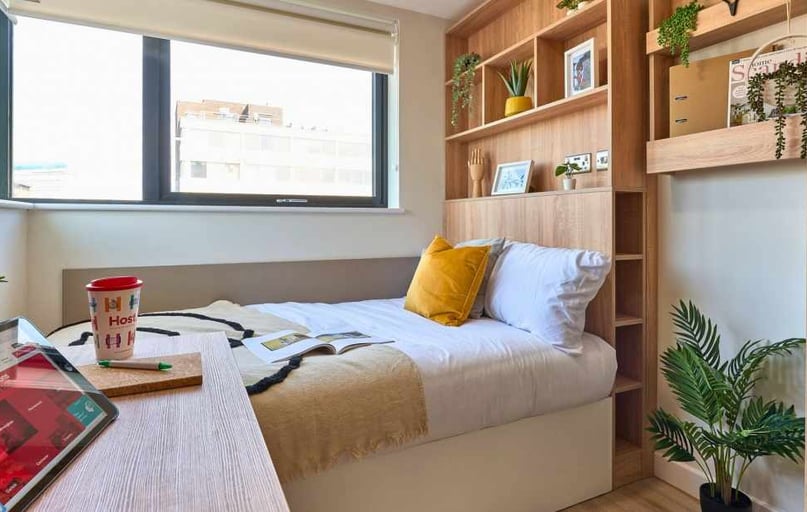 Ensuite Silver, 17a Christchurch Road, City Centre, Bournemouth - Image 1