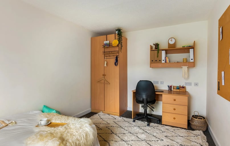 Classic Room - 4 Bed Shared House, Bramall Court, Alderson Road North, City Centre, Sheffield - Image 1