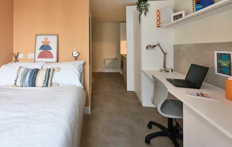 Studio Gold, View Studios, 11-13 Spa Road, Bermondsey, London - Image 1