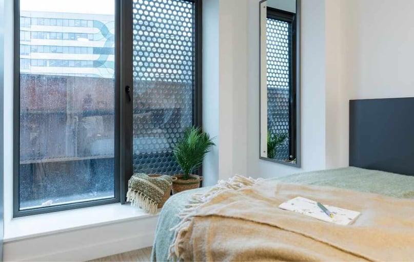 Ensuite Classic 5 Bed, Waterside, 58-62 Avon Street, City Centre, Bristol - Image 1