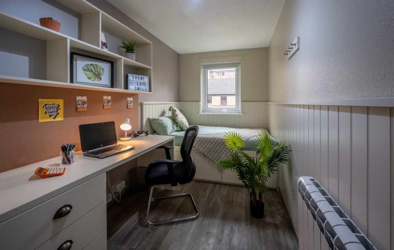 6 Bed Townhouse Standard, Meadow Court, 13 Sciennes, Newington, Edinburgh - Image 1