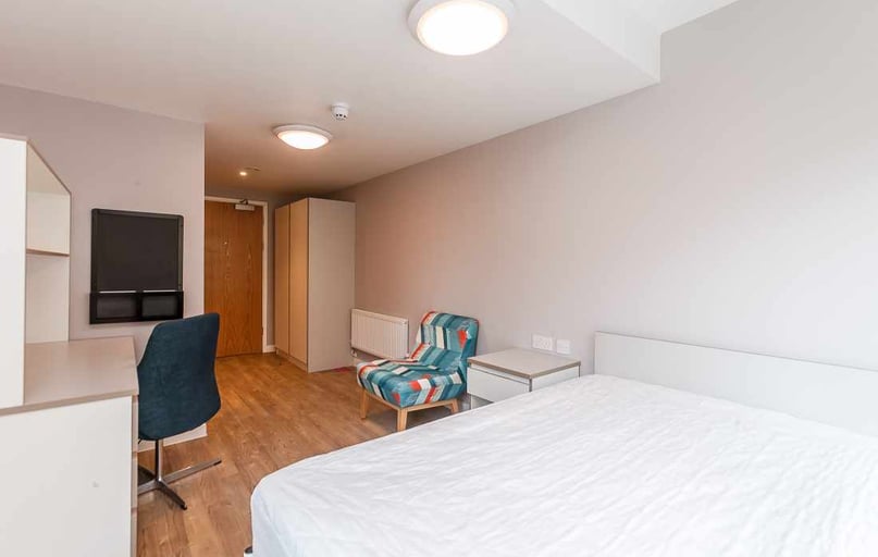 7 Bed Cluster, Carfax Quarter, 4-5 Queens Street, Central, Oxford - Image 1