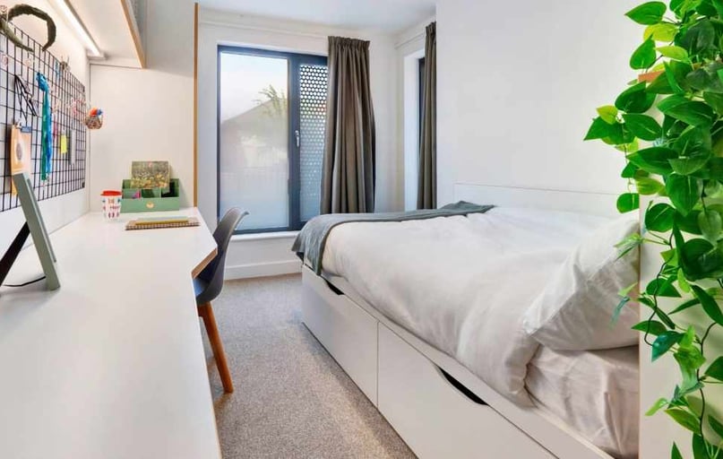 Ensuite Gold Plus, 27 Magdalen Street, New Town, Colchester - Image 1