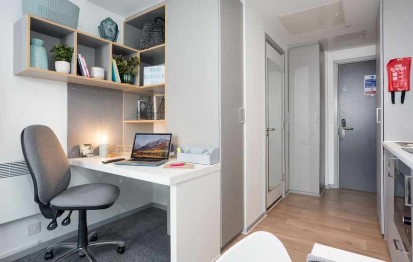 Studio Premium, Queen Street Studios, Queen Street, City Centre, Exeter - Image 1