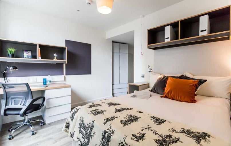 Gold Ensuite Accessible, The Cam Foundry, 315 Mill Road, City Centre, Cambridge - Image 1