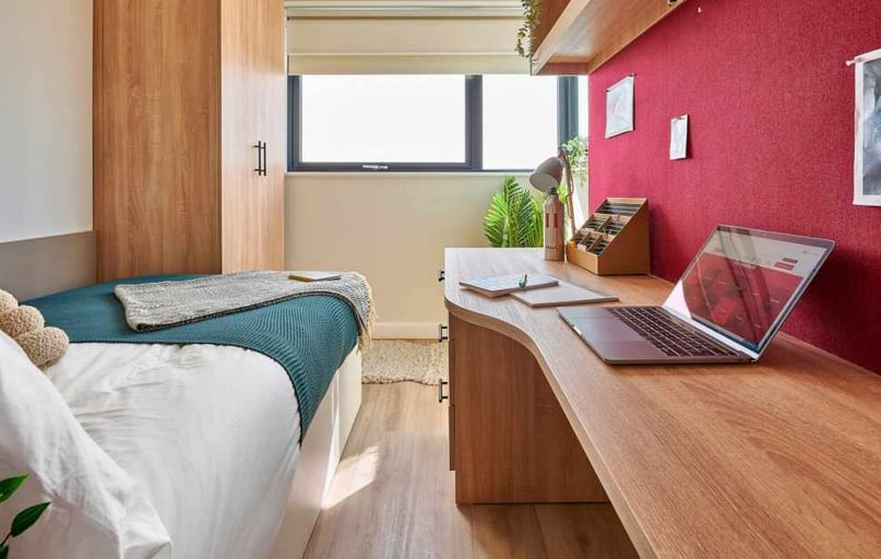 Ensuite Platinum, 17a Christchurch Road, City Centre, Bournemouth - Image 1