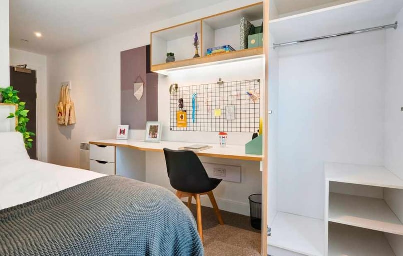 Ensuite Gold Plus, 27 Magdalen Street, New Town, Colchester - Image 1