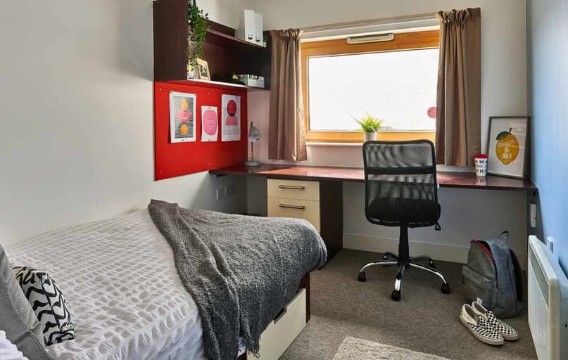 Ensuite Accessible, Heantun Point, 1 Culwell Street, City Centre, Wolverhampton - Image 1