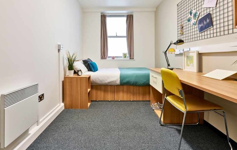 Shared Apartment Classic, Northernhay House, Northernhay Place, City Centre, Exeter - Image 1