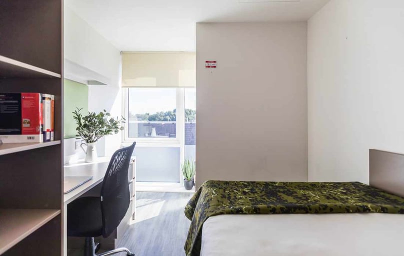 Bronze Studio, Arbury Court, 173 Kingston Road, New Malden, Kingston - Image 1