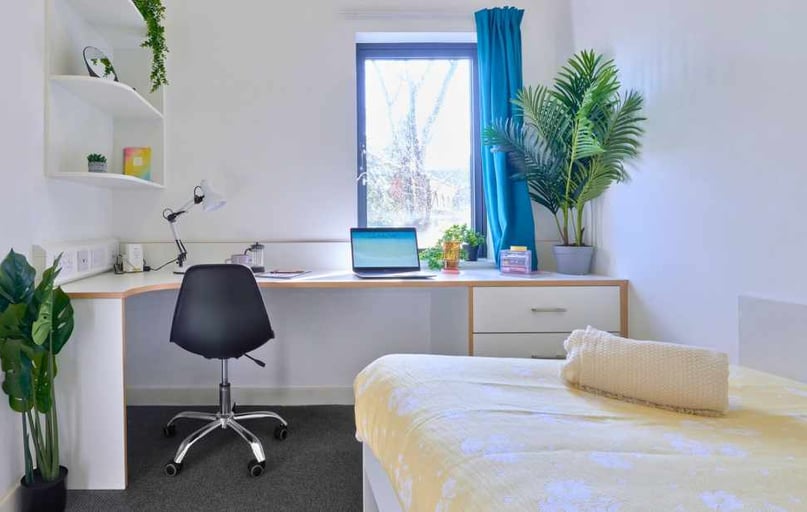 Ensuite Gold, The Village at The Viaduct, Ainsley Street, City Centre, Durham - Image 1