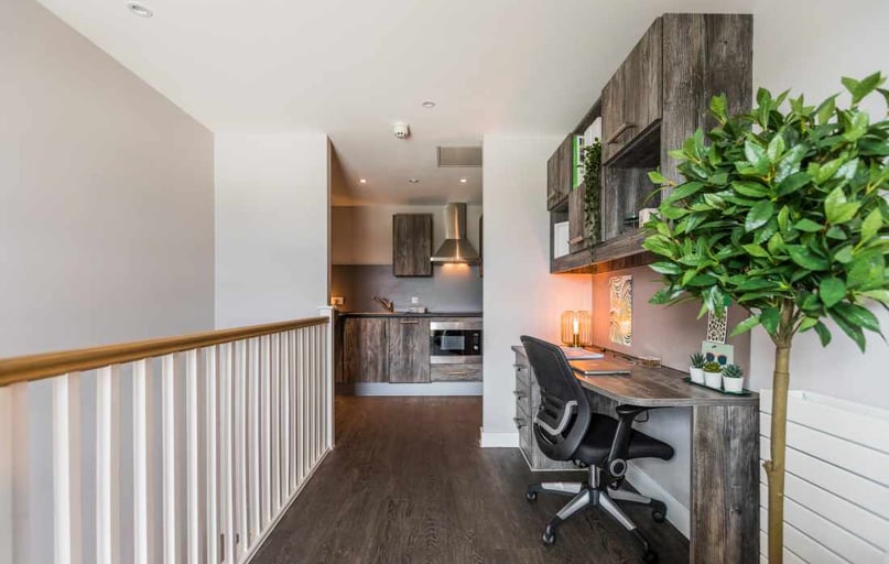 1 bed Penthouse, Queens Court, 15 Queens Walk, City Centre, Reading - Image 1