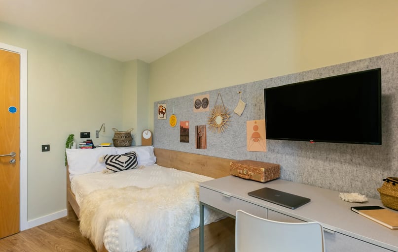 Extra Large Studio, The Curve, 14 Fieldgate Street, Shoreditch, London - Image 1