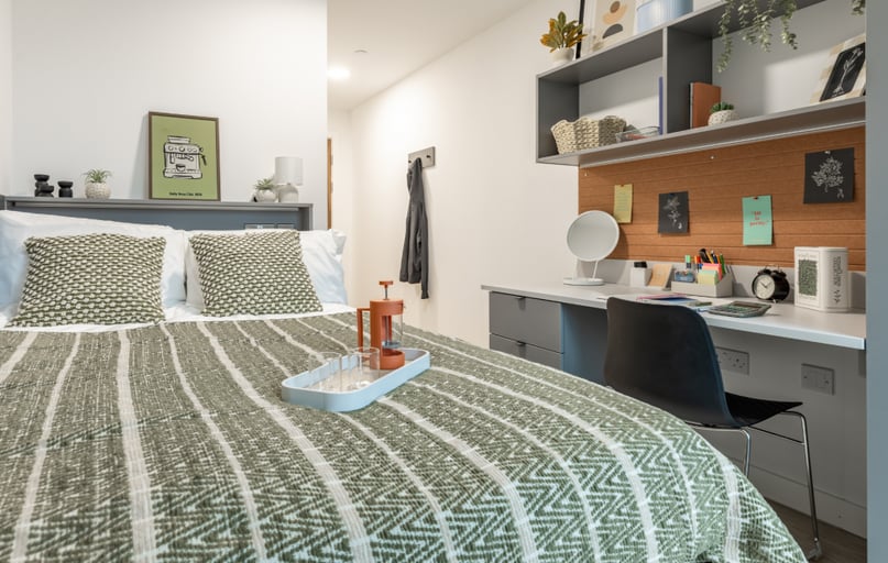 Ensuite Classic 6 Bed Upper Floor, Waterside, 58-62 Avon Street, City Centre, Bristol - Image 1