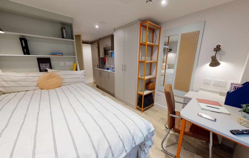 Deluxe Cluster Studio, COSMOS, 2 Moore Street, City Centre, Sheffield - Image 1