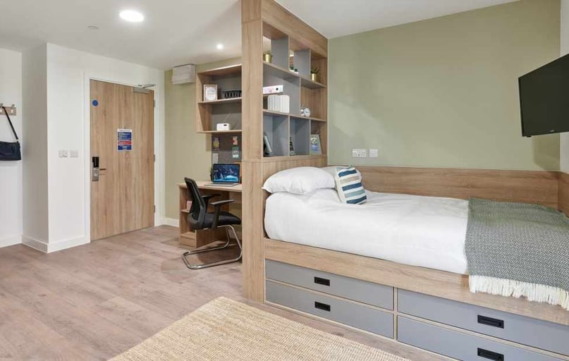 Studio Deluxe, Southampton Crossings, Cumberland Place, Portswood, Southampton - Image 1