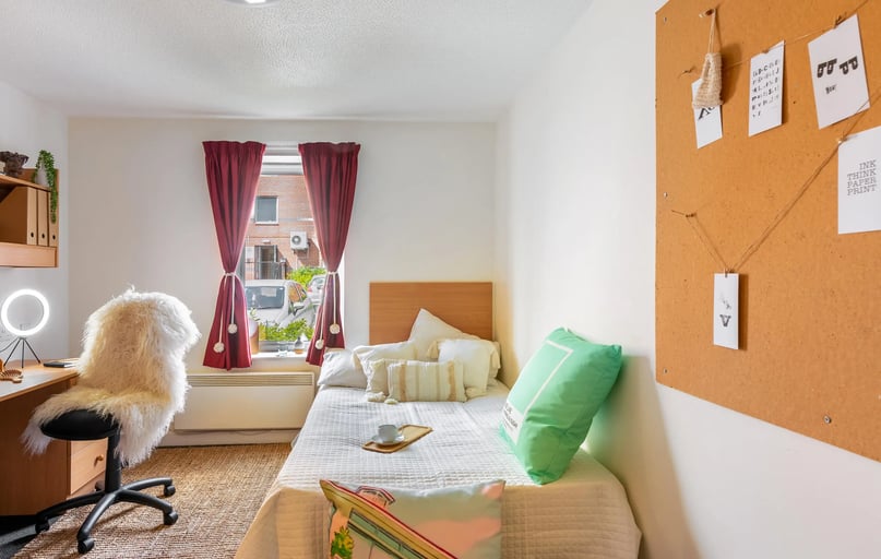 Standard En Suite, Bramall Court, Alderson Road North, City Centre, Sheffield - Image 1