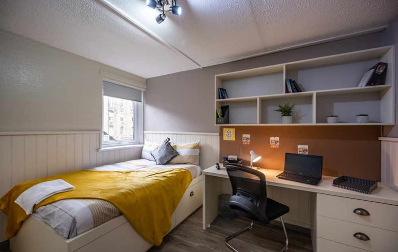 6 Bed Premium, Meadow Court, 13 Sciennes, Newington, Edinburgh - Image 1