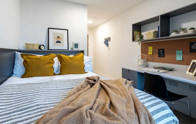 Ensuite Classic 8 Bed Upper Floor, Waterside, 58-62 Avon Street, City Centre, Bristol - Image 1