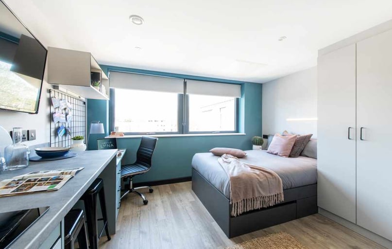 Accessible Studio, Luna, 301 St Albans Road, City Centre, Hatfield - Image 1