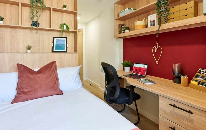 Ensuite Bronze, 17a Christchurch Road, City Centre, Bournemouth - Image 1