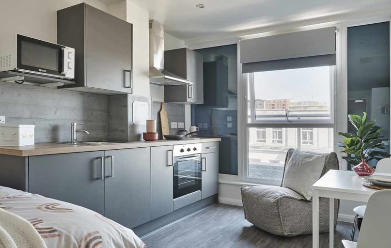 Premium Studio (floors 3 & 4), The Bank, West Street, City Centre, Southampton - Image 1