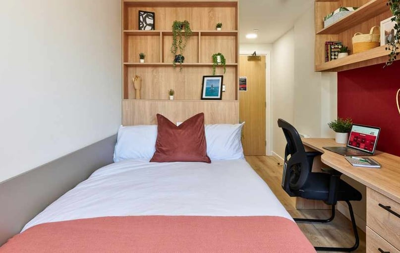 Ensuite Bronze, 17a Christchurch Road, City Centre, Bournemouth - Image 1