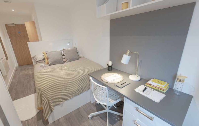 6 Bed Cluster En-suite - Standard Top Floor, The City Arcade, 108 Fore Street, City Centre, Exeter - Image 1